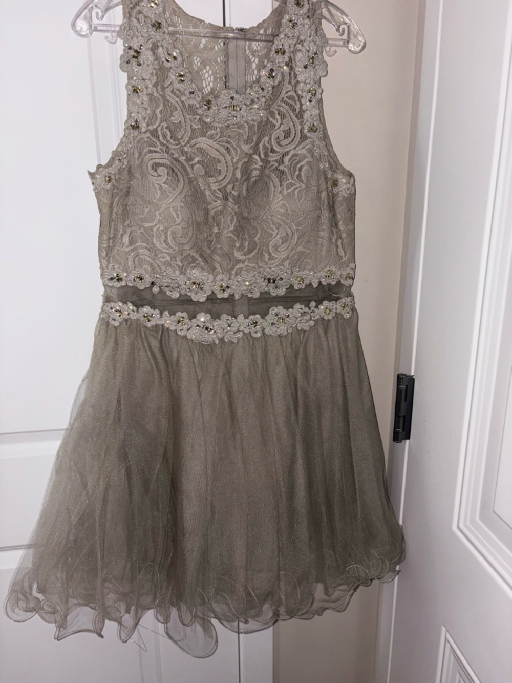 Woman’s Lace Bodice Tulle Party Dress - Taupe